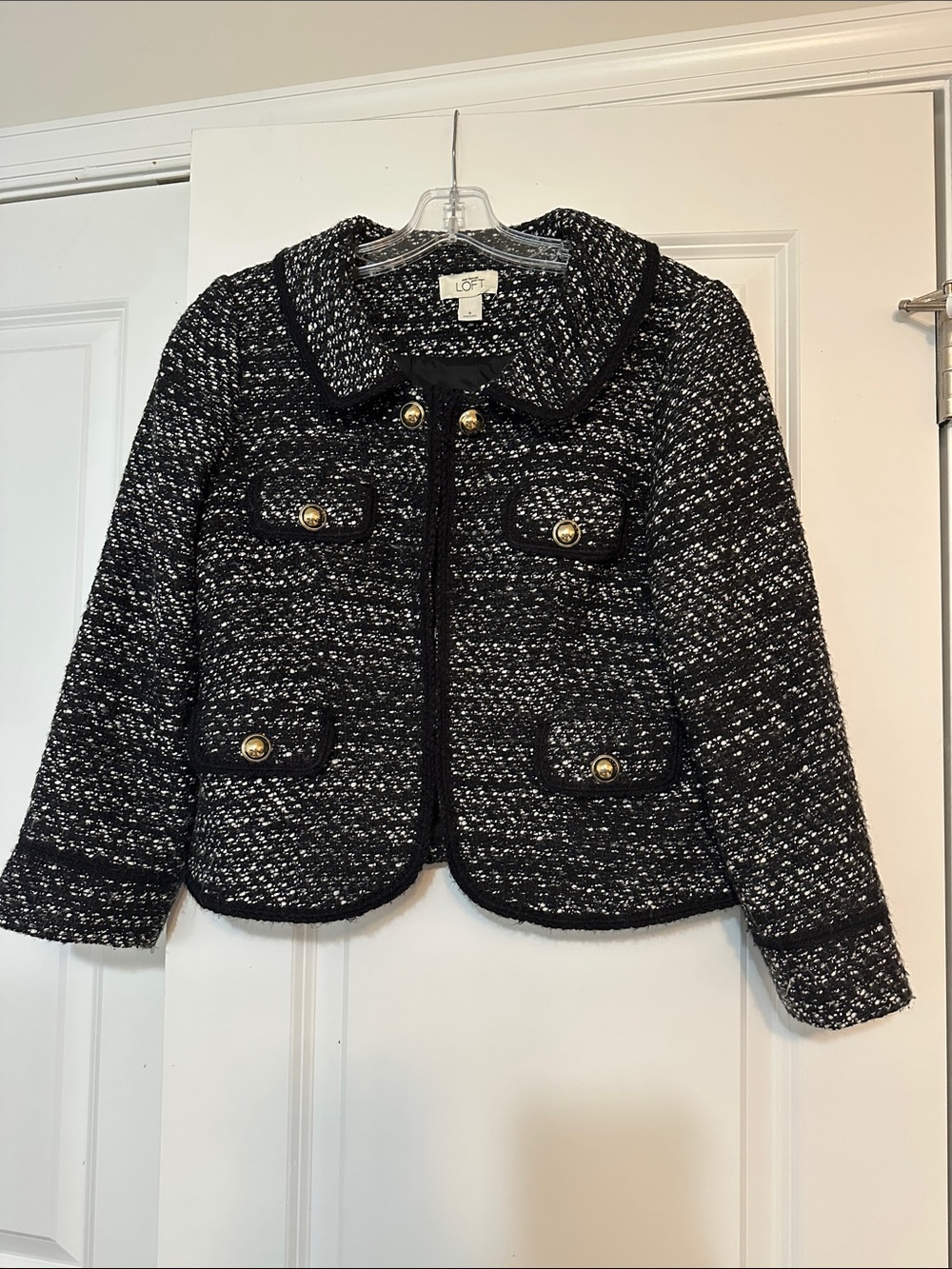 Loft sz 6 Cropped Tweed Statement Blazer, a timeless black and white textured.